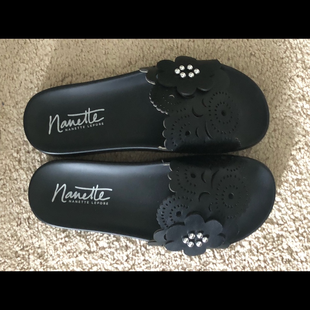 Nanette Lepore black/ silver flower sandals 7